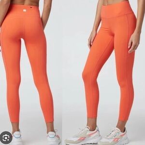 Vuori Pomelo Leggings AND bra